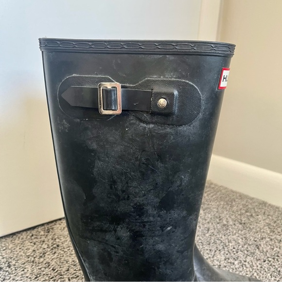 Women’s Hunter Original Tall Rain Boot. Wide Calf. Distressed Black Color. - Picture 7 of 9